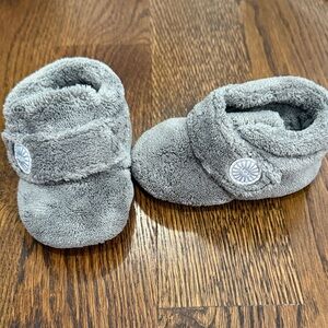 NWOT UGG BABY BOOTIES UNISEX